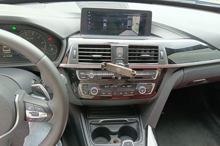 Used BMW 3 Series GT 2019 320i M Sport Audio And AC Panel