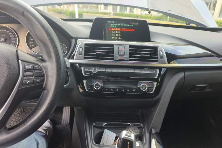 Used BMW 3 Series GT 2019 320i Sport Edition Audio And AC Panel