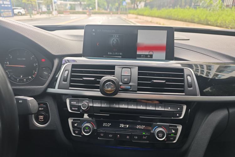 Used BMW 3 Series GT 2019 320i M Sport Package Audio And AC Panel