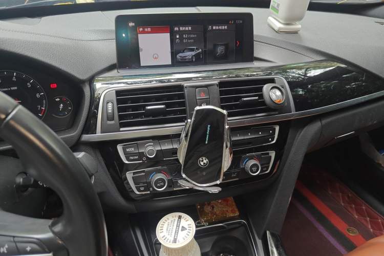 Used BMW 3 Series GT 2019 320i M Sport Package Audio And AC Panel