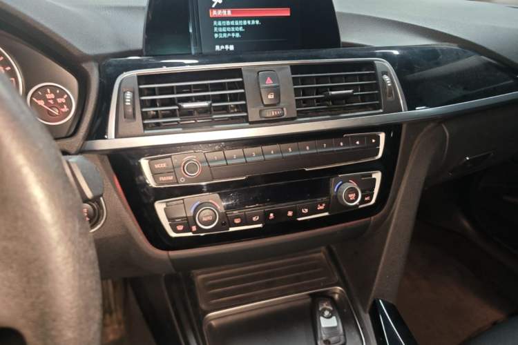 Used BMW 3 Series GT 2019 320i Sport Edition Audio And AC Panel