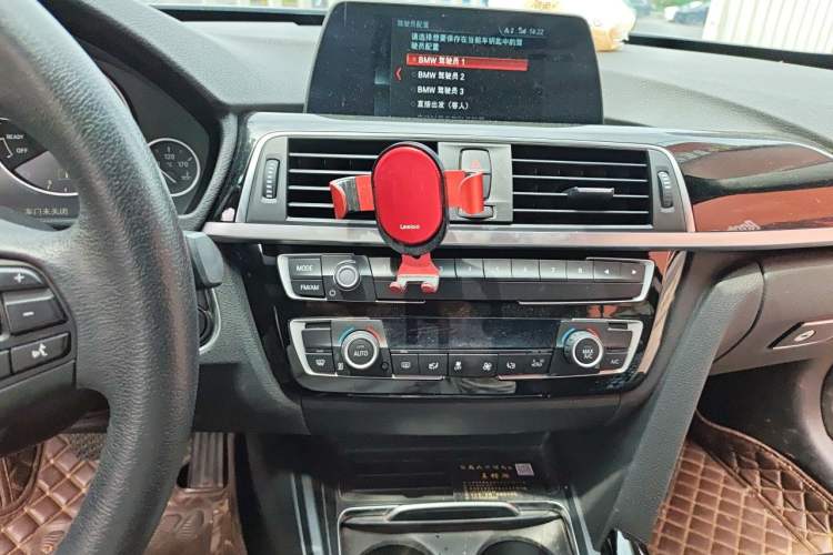 Used BMW 3 Series GT 2019 320i Sport Edition Audio And AC Panel