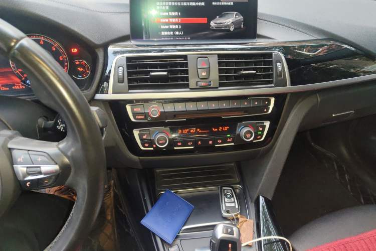 Used BMW 3 Series GT 2019 320i M Sport Package Audio And AC Panel