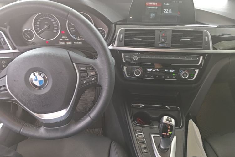 Used BMW 3 Series GT 2019 320i Sport Edition Center Console