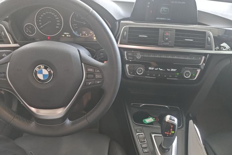 Used BMW 3 Series GT 2019 320i Sport Edition Center Console