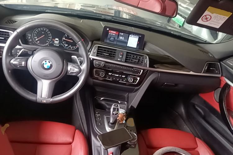 Used BMW 3 Series GT 2019 320i M Sport Night Edition Center Console
