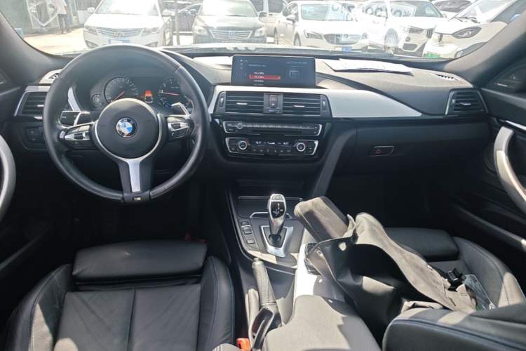 Used BMW 3 Series GT 2019 320i M Sport Center Console