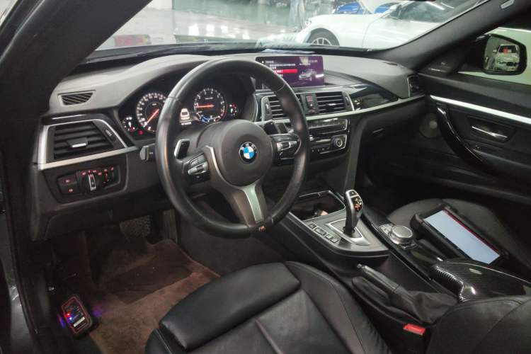 Used BMW 3 Series GT 2019 320i M Sport Night Edition Center Console