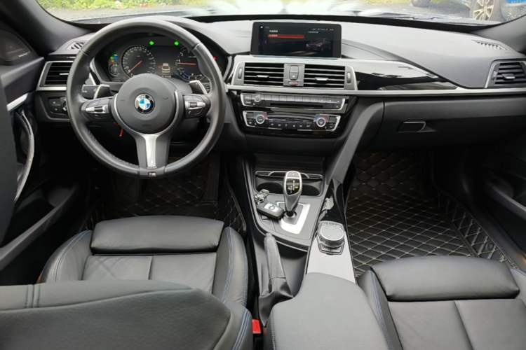 Used BMW 3 Series GT 2019 320i M Sport Night Edition Center Console