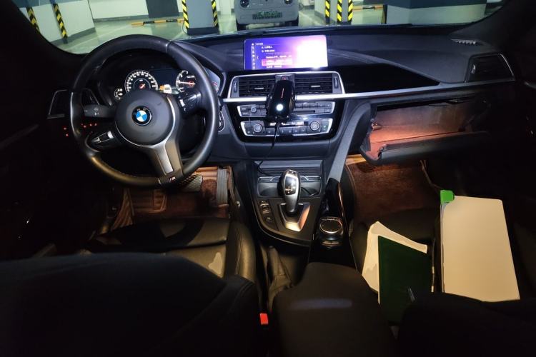 Used BMW 3 Series GT 2019 320i M Sport Package Center Console