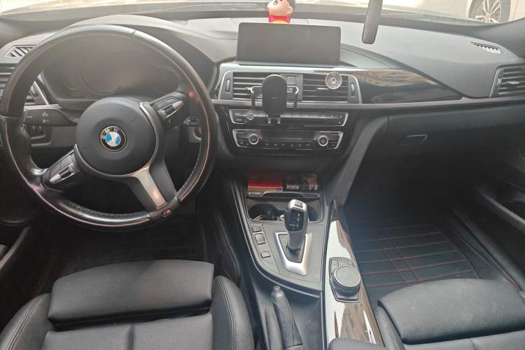 Used BMW 3 Series GT 2019 320i M Sport Package Center Console