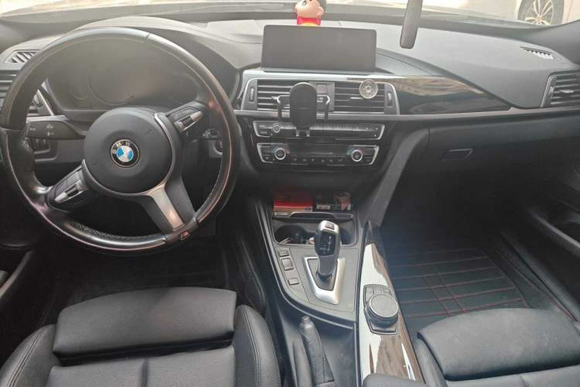 Used BMW 3 Series GT 2019 320i M Sport Package Center Console