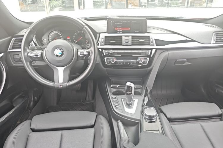 Used BMW 3 Series GT 2019 320i M Sport Package Center Console