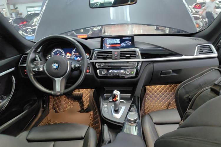 Used BMW 3 Series GT 2019 320i M Sport Package Center Console