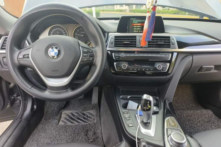 Used BMW 3 Series GT 2019 320i Sport Edition Center Console