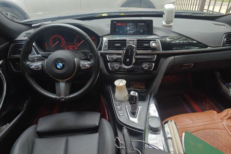 Used BMW 3 Series GT 2019 320i M Sport Package Center Console