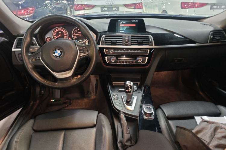 Used BMW 3 Series GT 2019 320i Sport Edition Center Console