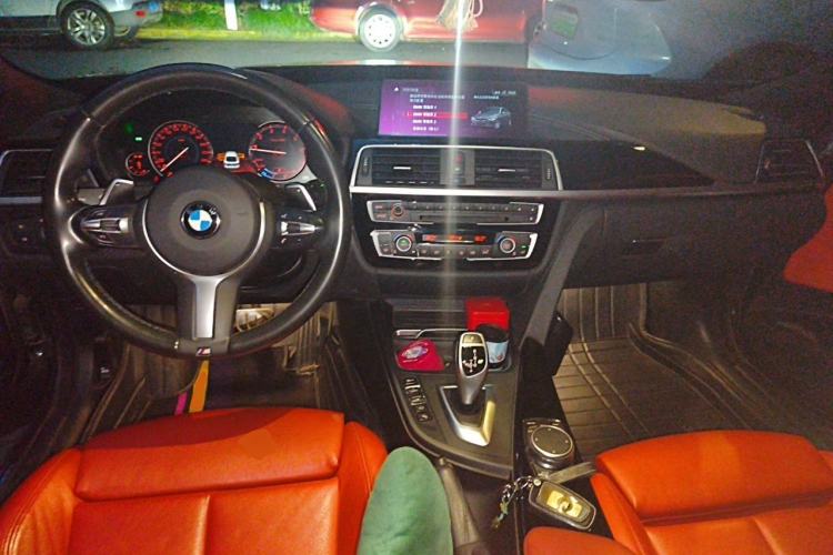 Used BMW 3 Series GT 2019 320i M Sport Night Edition Center Console