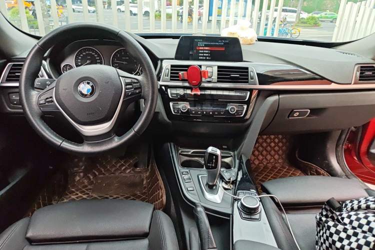 Used BMW 3 Series GT 2019 320i Sport Edition Center Console