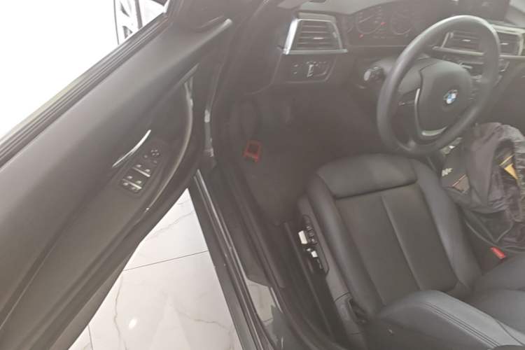 Used BMW 3 Series GT 2019 320i Sport Edition Driver Seat