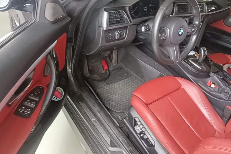 Used BMW 3 Series GT 2019 320i M Sport Night Edition Driver Seat