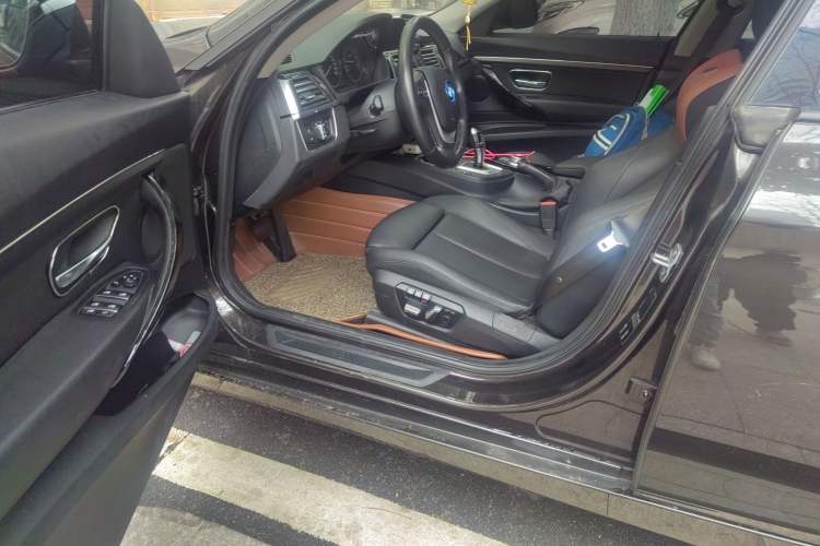 Used BMW 3 Series GT 2019 320i Sport Edition Driver Seat