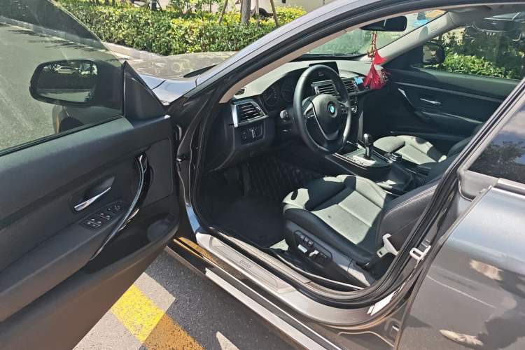 Used BMW 3 Series GT 2019 320i Sport Edition Driver Seat