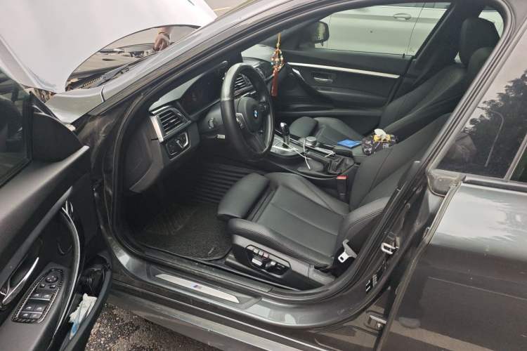 Used BMW 3 Series GT 2019 320i M Sport Package Driver Seat