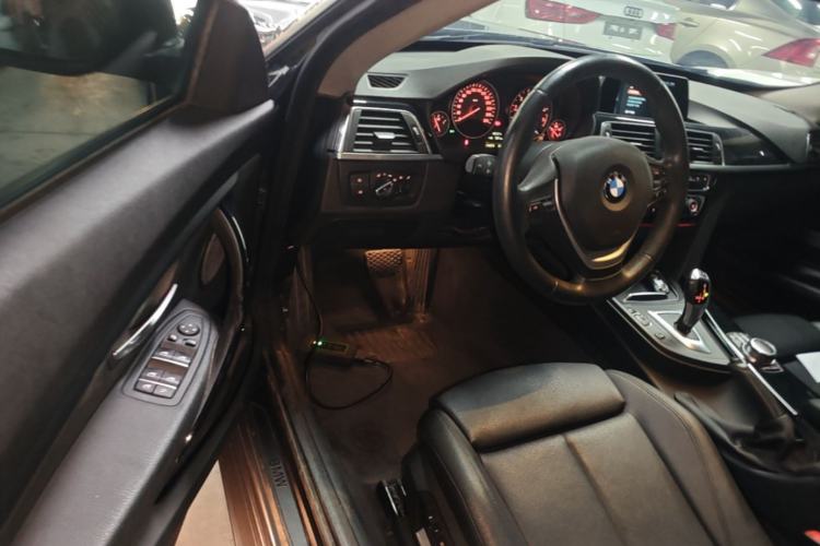 Used BMW 3 Series GT 2019 320i Sport Edition Driver Seat