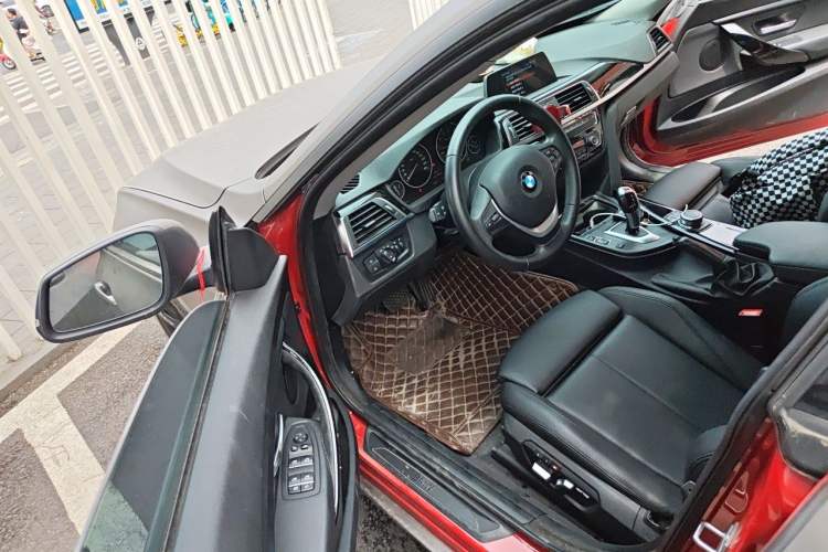 Used BMW 3 Series GT 2019 320i Sport Edition Driver Seat