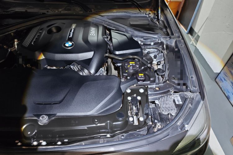 Used BMW 3 Series GT 2019 320i M Sport Engine Bay Left