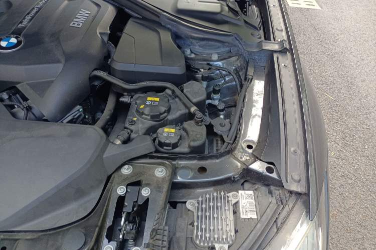 Used BMW 3 Series GT 2019 320i M Sport Night Edition Engine Bay Left