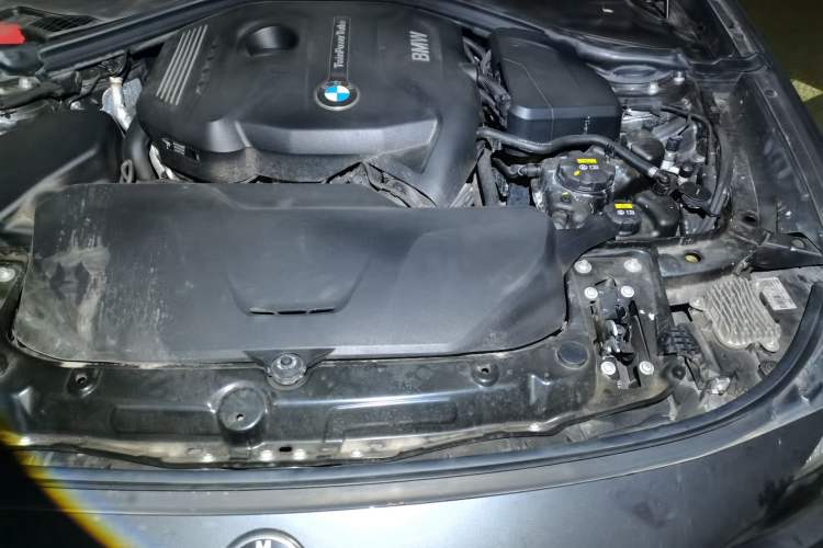 Used BMW 3 Series GT 2019 320i Sport Edition Engine Bay Left