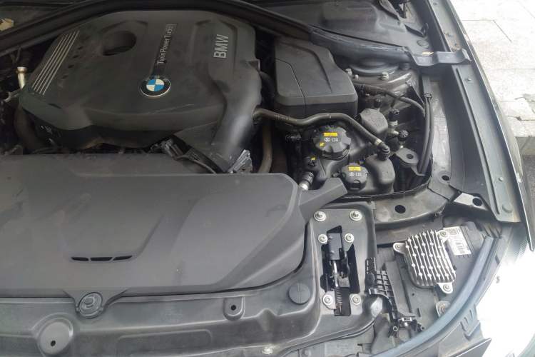 Used BMW 3 Series GT 2019 320i Sport Edition Engine Bay Left
