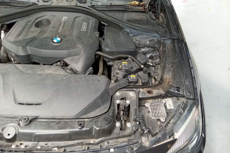 Used BMW 3 Series GT 2019 320i Sport Edition Engine Bay Left