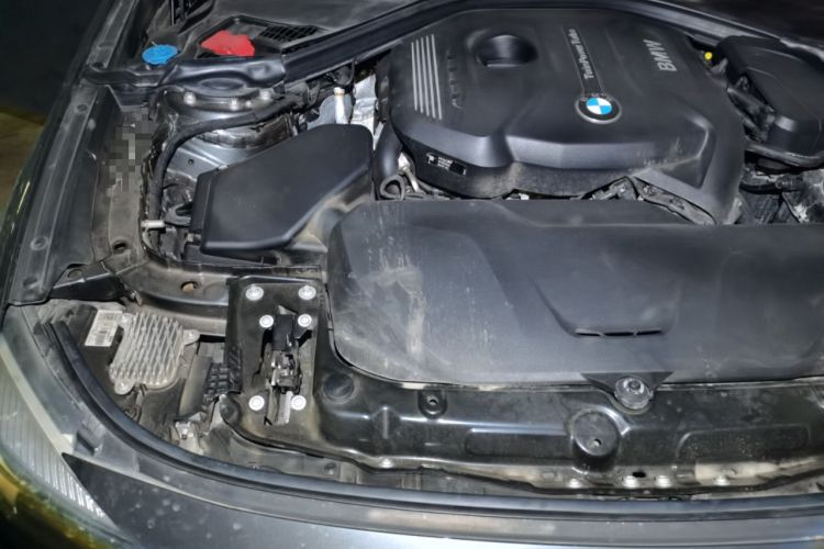 Used BMW 3 Series GT 2019 320i Sport Edition Engine Bay Right