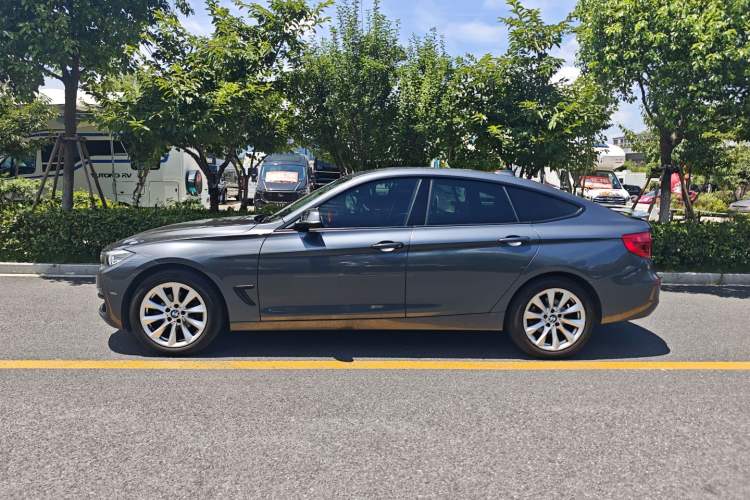 Used BMW 3 Series GT 2019 320i Sport Edition Exterior 2