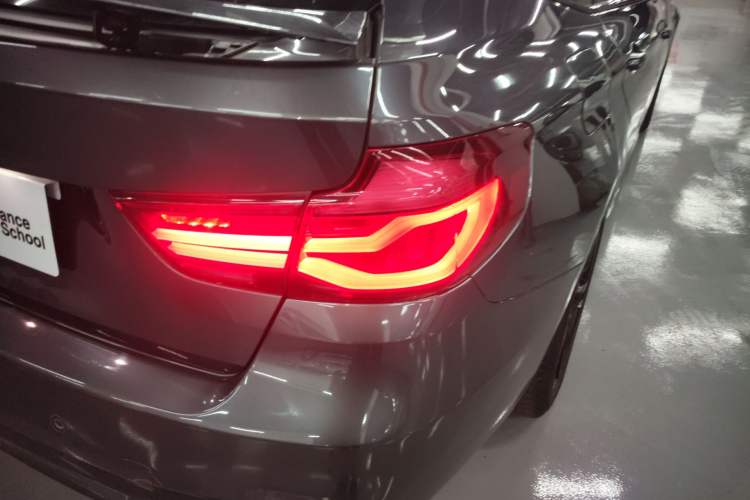 Used BMW 3 Series GT 2019 320i M Sport Night Edition Exterior 3
