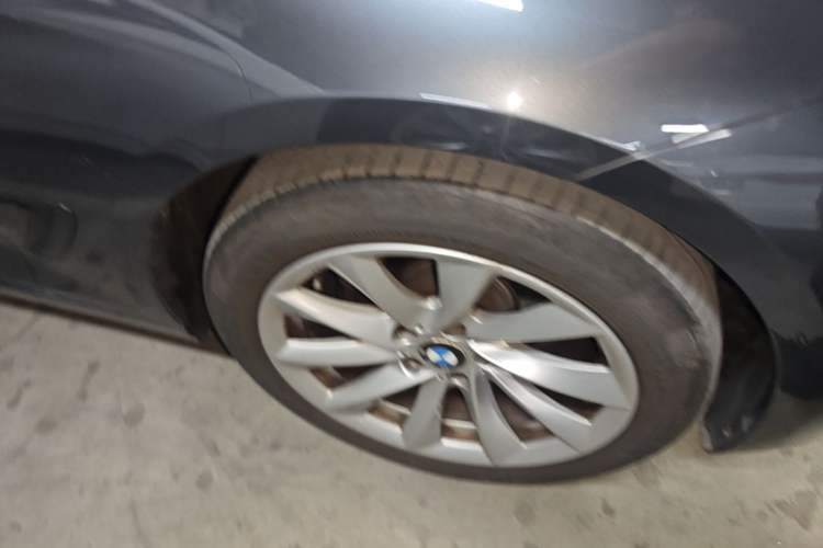 Used BMW 3 Series GT 2019 320i Sport Edition Exterior 4