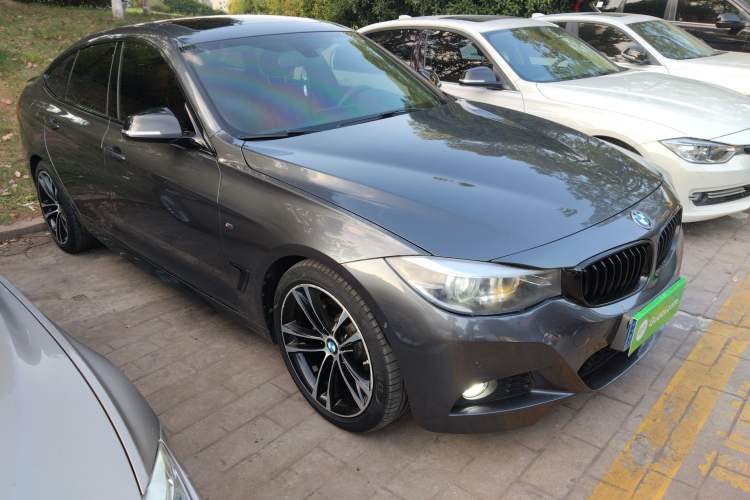 Used BMW 3 Series GT 2019 330i xDrive M Sport Night Edition Front Right 45 Deg