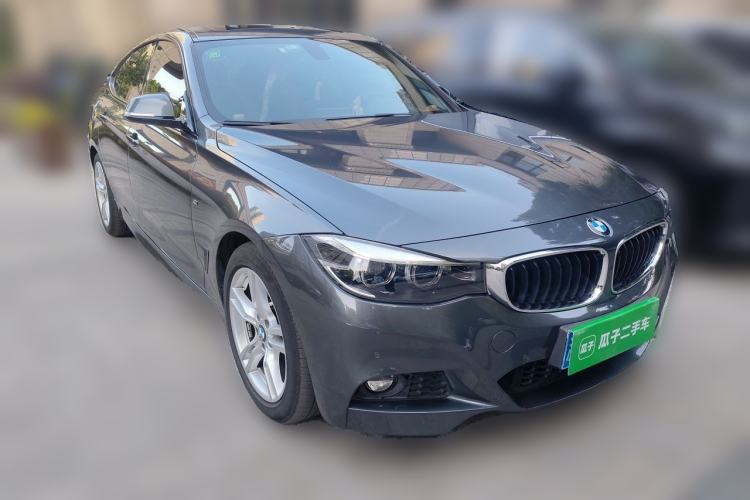 Used BMW 3 Series GT 2019 320i M Sport Package Front Right 45 Deg