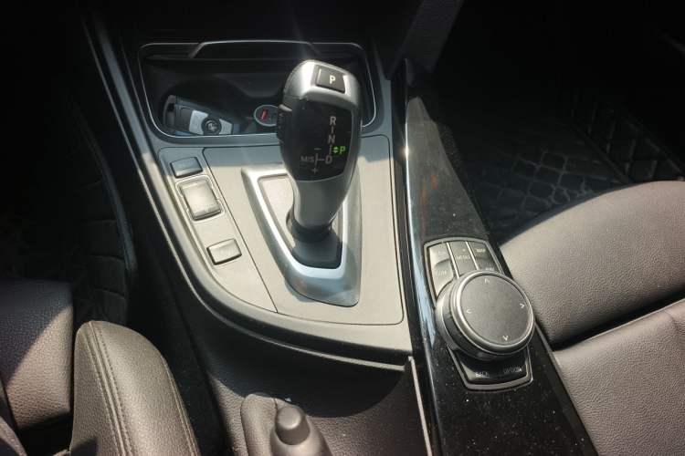 Used BMW 3 Series GT 2019 320i M Sport Package Gear Lever