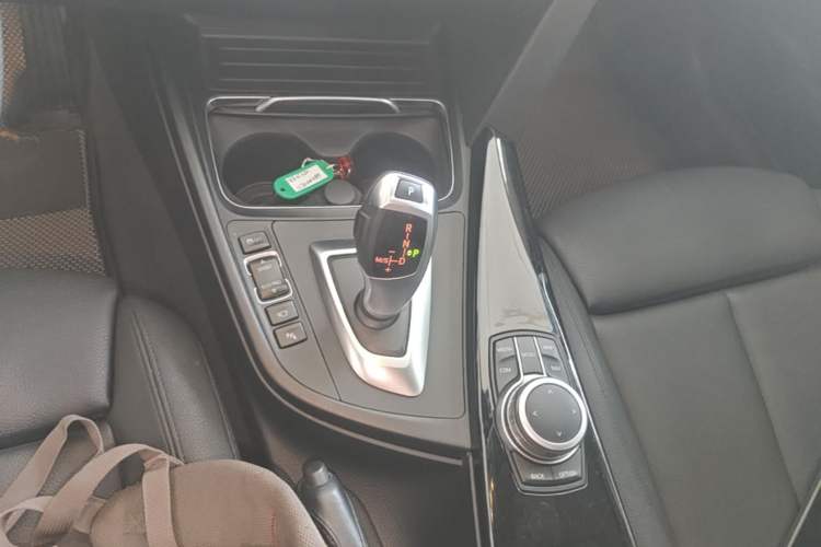 Used BMW 3 Series GT 2019 320i Sport Edition Gear Lever