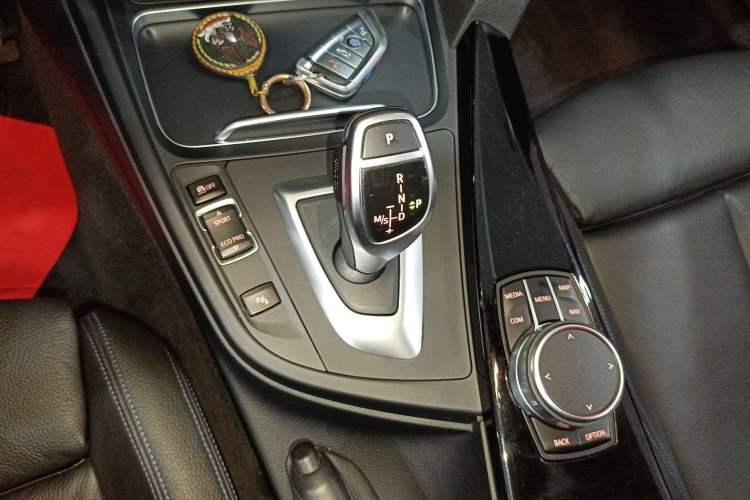 Used BMW 3 Series GT 2019 320i M Sport Night Edition Gear Lever