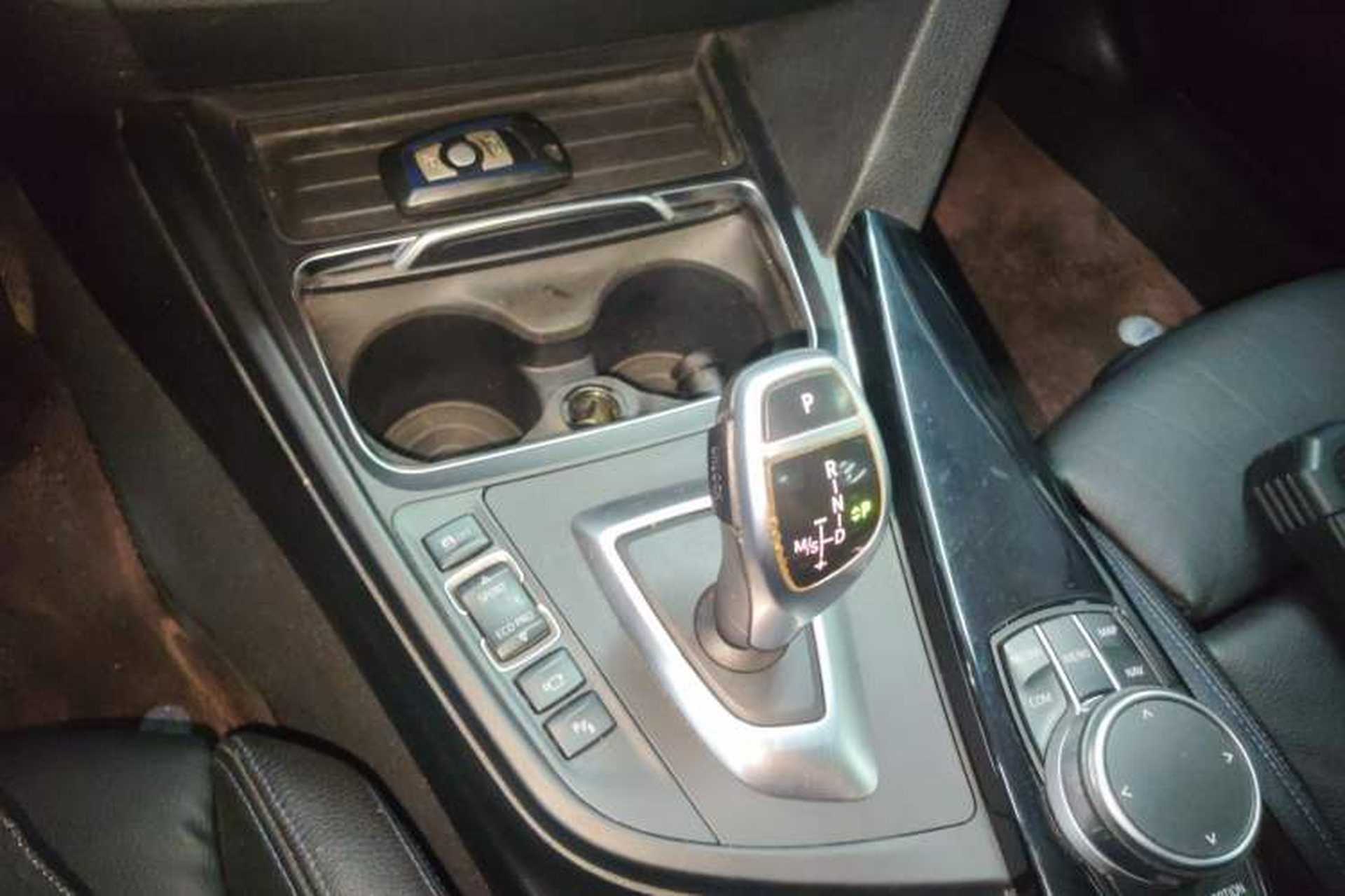 Used BMW 3 Series GT 2019 320i M Sport Night Edition Gear Lever