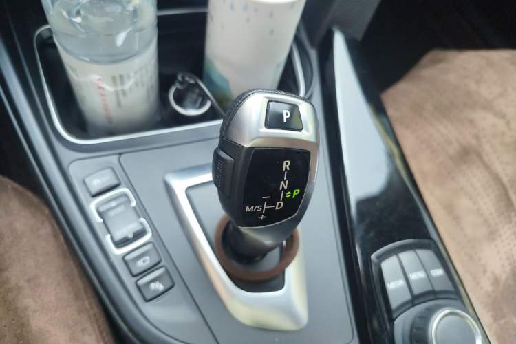 Used BMW 3 Series GT 2019 320i Sport Edition Gear Lever