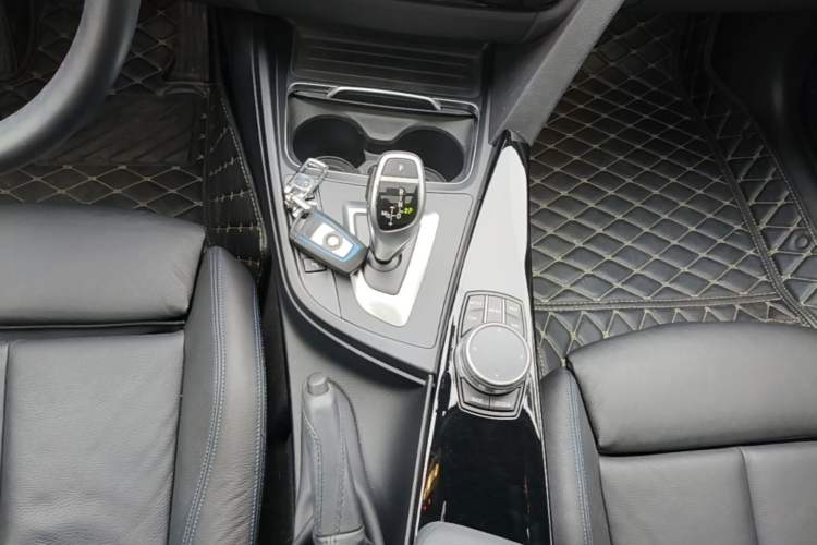 Used BMW 3 Series GT 2019 320i M Sport Night Edition Gear Lever
