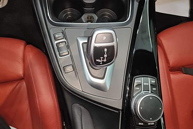 Used BMW 3 Series GT 2019 320i M Sport Night Edition Gear Lever