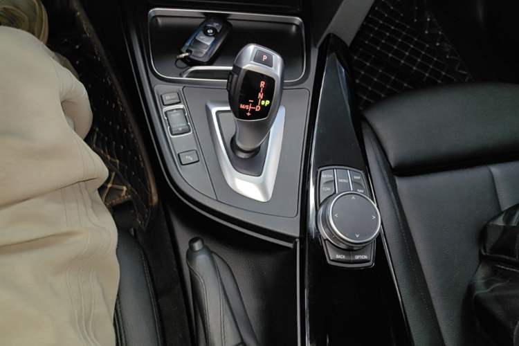 Used BMW 3 Series GT 2019 320i M Sport Package Gear Lever