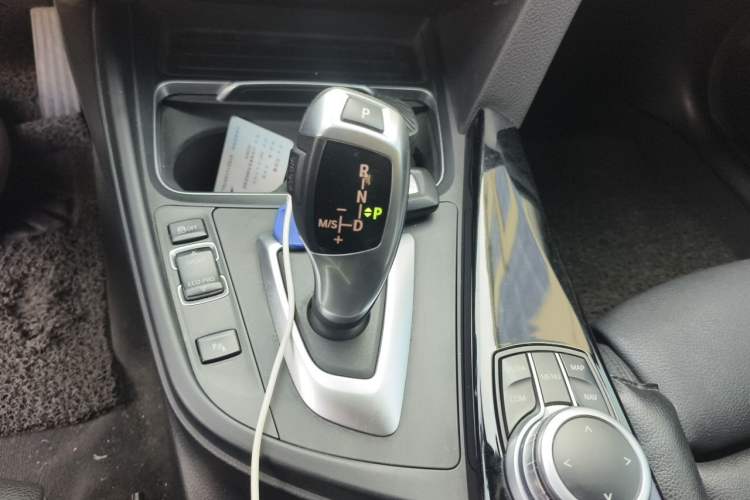 Used BMW 3 Series GT 2019 320i Sport Edition Gear Lever